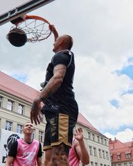 Alkatraz łączy ludzi