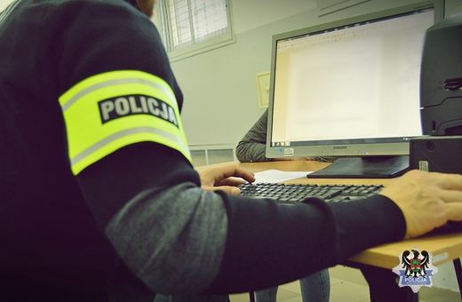 Przesypywała truskawki i odpowie przed sądem