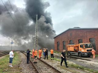 Strażacy walczą z pożarem zabytkowej parowozowni