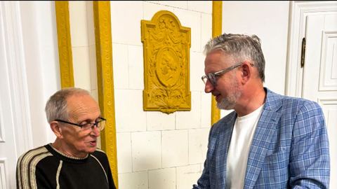 Pan Wiktor wygrał walkę z chorobą, a teraz zbiera wspomnienia z odwiedzonych miejsc