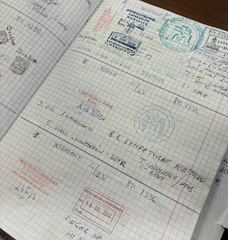 Pan Wiktor wygrał walkę z chorobą, a teraz zbiera wspomnienia z odwiedzonych miejsc