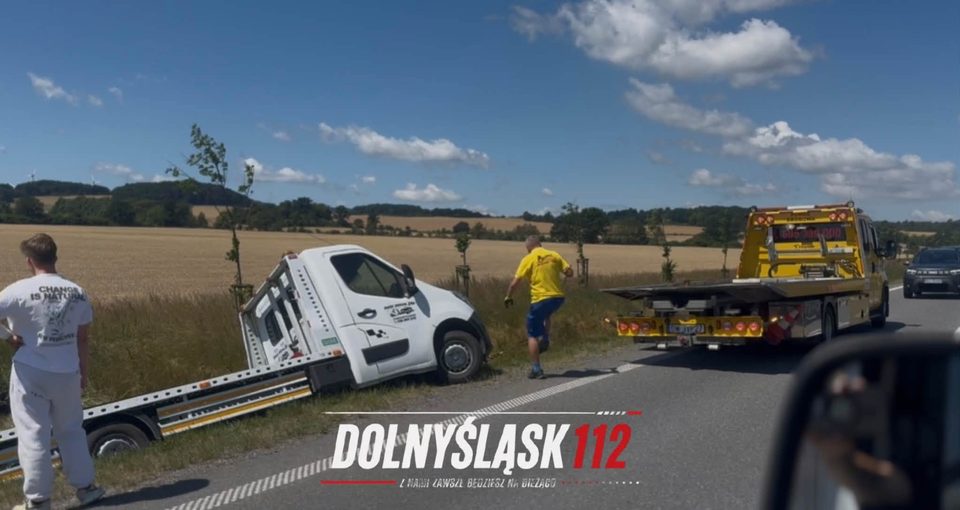 Wypadek z udziałem pojazdu pomocy drogowej