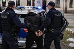 Zadźgał własną siostrę i ciężko ranił matkę. Usłyszał już zarzuty