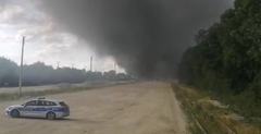 Potężny pożar obiektu pokolejowego. 24 zastępy w akcji gaśniczej!