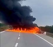 Pożar na A4. Przejazd całkowicie zablokowany