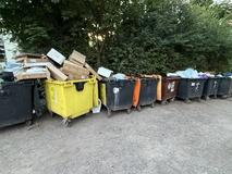 W bezpośrednim sąsiedztwie Rynku zalegają sterty odpadów