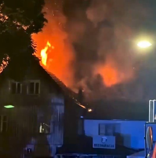 Pożar budynku w sobotnią noc. Jedna osoba nie żyje!
