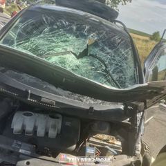 Groźne zderzenie dwóch aut i motocykla. Na miejscu śmigłowiec LPR