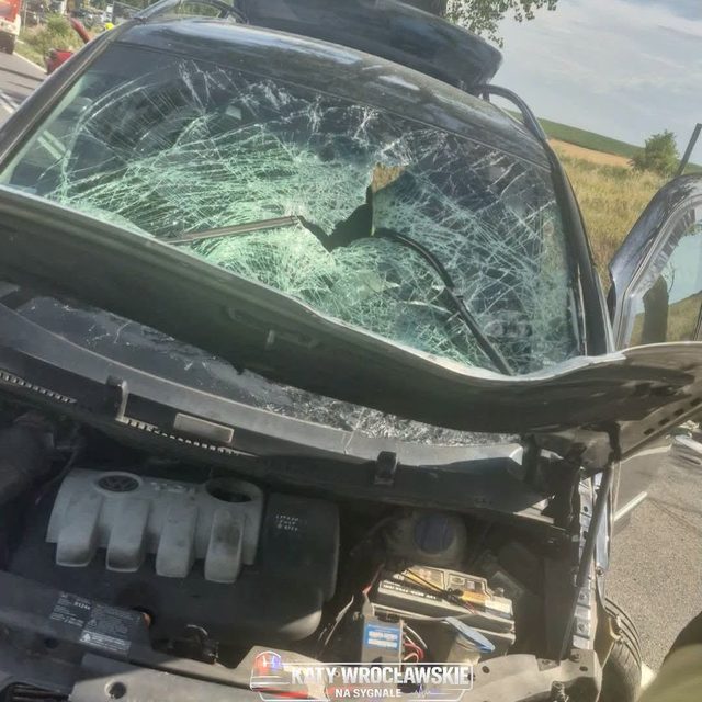 Groźne zderzenie dwóch aut i motocykla. Na miejscu śmigłowiec LPR