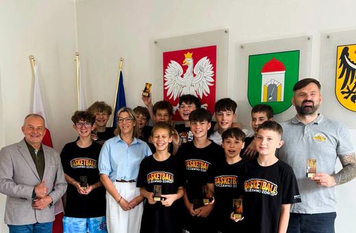 Młodzi koszykarze w UM