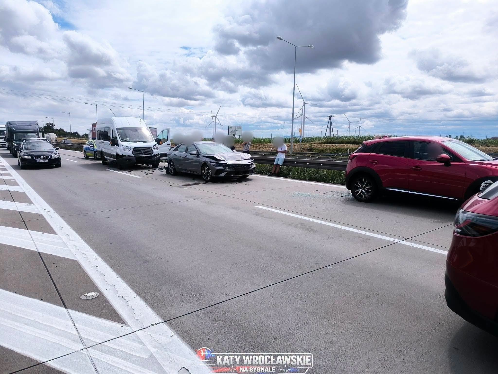 Karambol na A4. Ogromny korek pod Kostomłotami