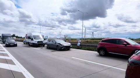Karambol na A4. Ogromny korek pod Kostomłotami