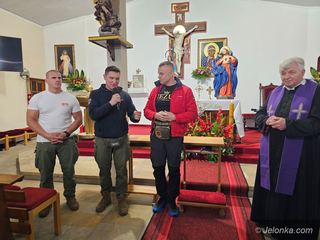 Bus-kaplica dotarł do Jeleniej Góry. Modlili się za Polskę