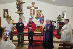 Bus-kaplica dotarł do Jeleniej Góry. Modlili się za Polskę