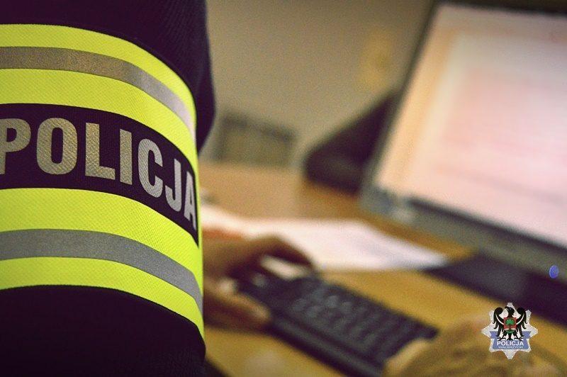 Wyniósł nawet kosz sklepowy...