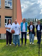 Biało-niebieska strefa basketu