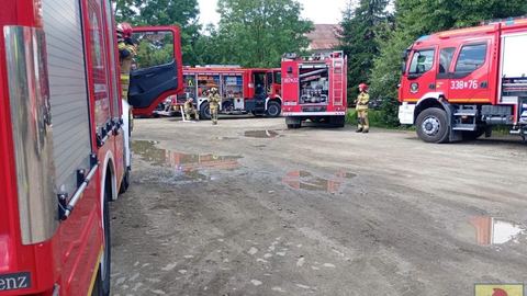 Wióry tytanowe stanęły w ogniu. Ogromny pożar hali magazynowej
