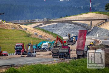 Ostatnia warstwa asfaltu na D11 przy granicy z Polską