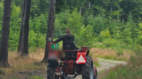 Pojechał na grzyby...traktorem