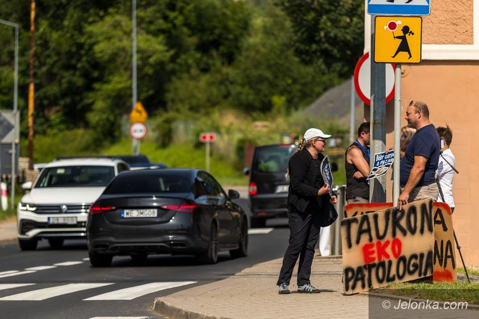 Protest w obronie Bobru. Kierowcy stali w kilometrowych korkach, nie wiedząc dlaczego