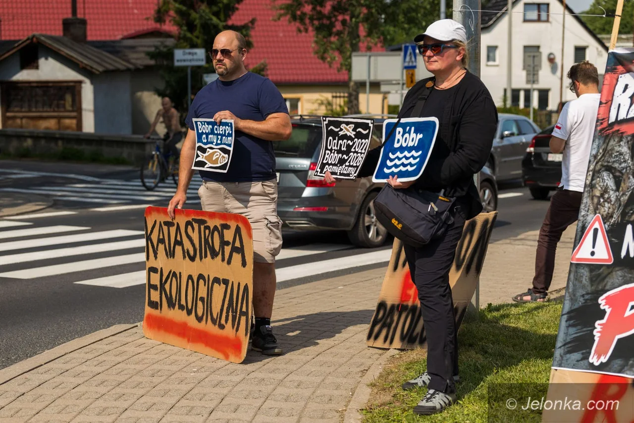 Protest w obronie Bobru. Kierowcy stali w kilometrowych korkach, nie wiedząc dlaczego