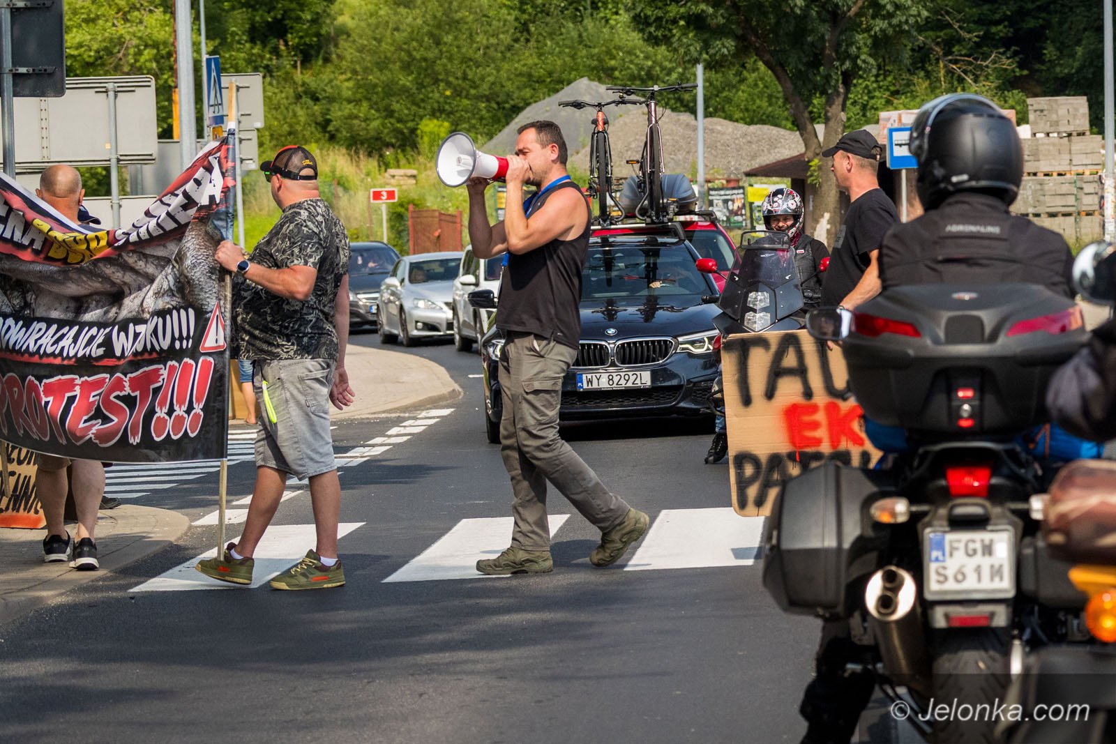 Protest w obronie Bobru. Kierowcy stali w kilometrowych korkach, nie wiedząc dlaczego