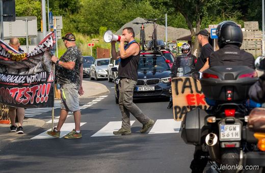 Protest w obronie Bobru. Kierowcy stali w kilometrowych korkach, nie wiedząc dlaczego