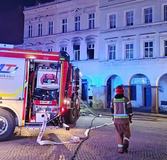 Strażacy postawieni na nogi. Nocna walka z pożarem budynku