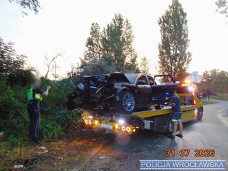 Tragiczny wypadek, siedem osób w aucie, w tym jedna w bagażniku