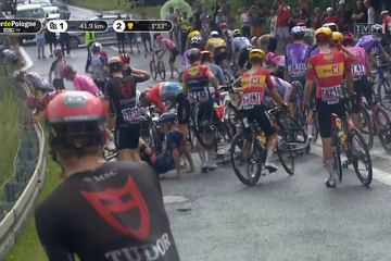 Kraksa podczas Tour de Pologne przed Piechowicami: ok. 20 kolarzy na trasie