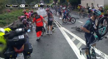 Kraksa podczas Tour de Pologne przed Piechowicami: ok. 20 kolarzy na trasie