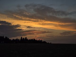 RCB znów straszy burzą. Alerty pogodowe robią się dla niektórych nudne