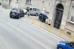 Kolizja auta z hulajnogą elektryczną w Kamiennej Górze – mandat i apel o rozsądek