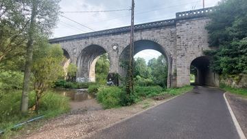 Kamienny olbrzym nad Bobrem. Ten wiadukt w Janowicach Wielkich ma niezwykłą historię