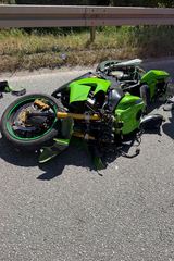 Poważny wypadek z udziałem motocyklisty. Kierowca w szpitalu