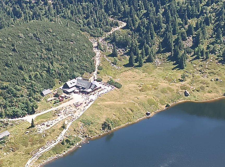 Śnieżka jak miejski deptak. Jedno zdjęcie zobaczył już milion osób