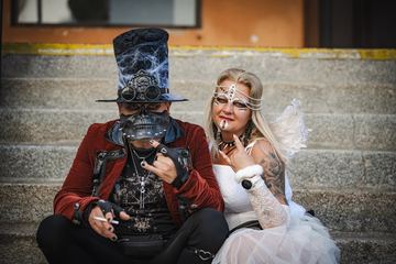 Mroczny strój a wiara. W co wierzą uczestnicy Castle Party?