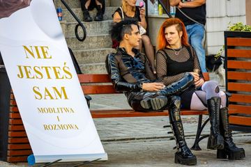 Mroczny strój a wiara. W co wierzą uczestnicy Castle Party?