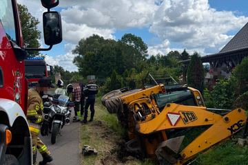 Koparka w rowie, są utrudnienia w ruchu
