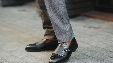 Czółenka czy sneakersy? Jak dobrać buty do charakteru stylizacji?