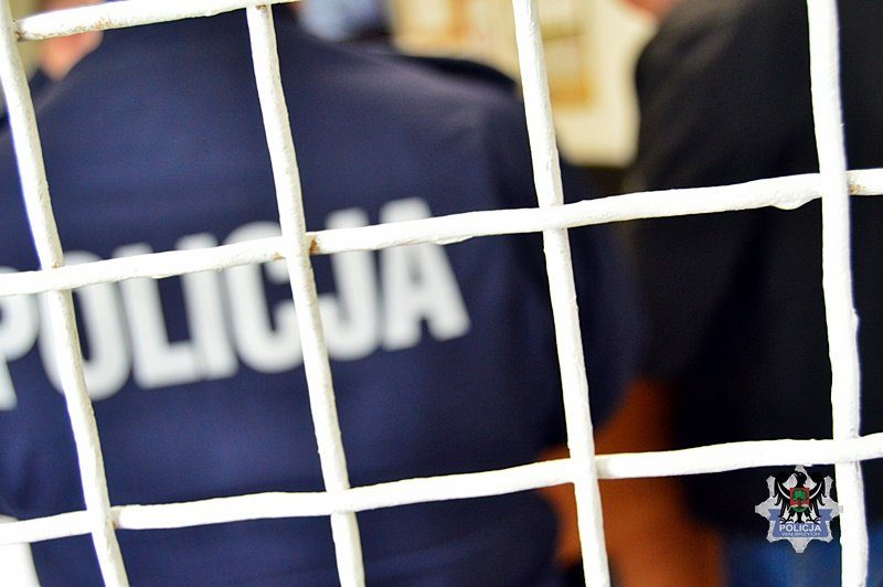49-latek za kratkami, grożą mu 3 lata