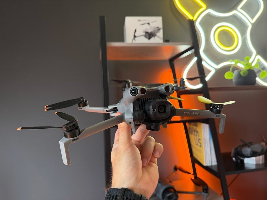 Rodzinne wakacje z powietrza. Zobacz, dlaczego obsługa DJI Neo 2 jest tak dziecinnie prosta!