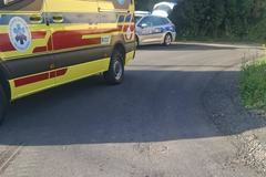 Groźne zderzenie kierowcy osobówki z rowerzystą, który z poważnymi obrażeniami trafił do szpitala