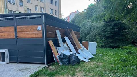 Śmiertnik obok śmietnika... Przykry widok przy Hetmańskiej