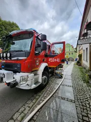 Zalało kamienicę po awarii rury wodociągowej