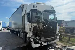 Uważajcie, autostrada znów stoi po zderzeniu dwóch ciężarówek i osobówki