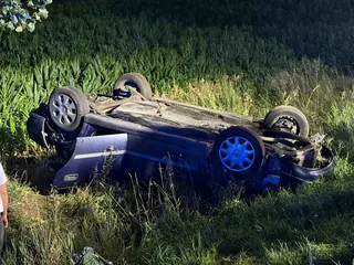 Groźny wypadek zakończony dachowaniem