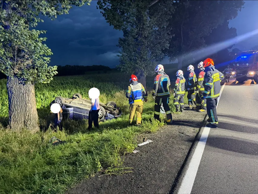 Groźny wypadek zakończony dachowaniem