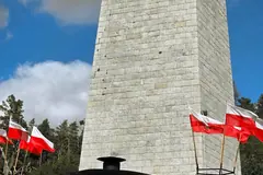 Przez obóz przeszło 120.000 więźniów, dziś uczczono ich pamięć