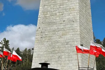 Przez obóz przeszło 120.000 więźniów, dziś uczczono ich pamięć
